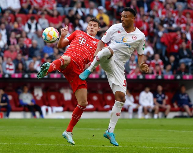 皇马对塞维利亚裁判确定，上赛季未罚下飞铲姆巴佩球员惹争议（皇马战塞维利亚主裁确定：曾因上季未将飞铲姆巴佩者罚下而引争议）