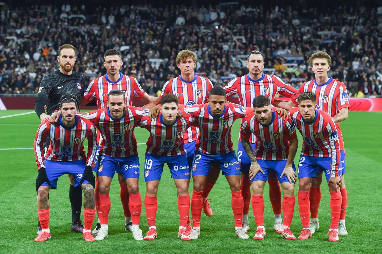 奥尼尔大儿子晒与科比雕像合影：特地来看看科比叔叔❤️RIP（奥尼尔长子晒与科比雕像合照：专程来向科比叔叔致敬，愿他安息）