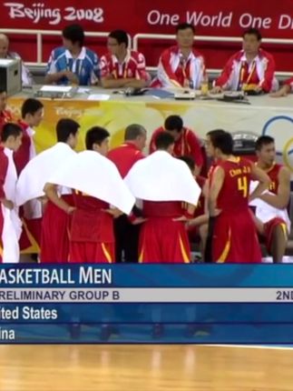 活塞主帅：有个裁判想抢走比赛的主角光环，吹罚根本不公正（活塞主帅怒批裁判抢风头：全场判罚极不公平）