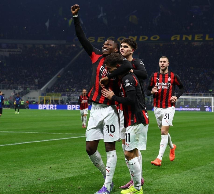 如何应对伤病潮？米奇：手里有什么牌就用什么 不尝试不可控内容（伤病潮来袭，米奇：打好手中牌，避免不可控尝试）