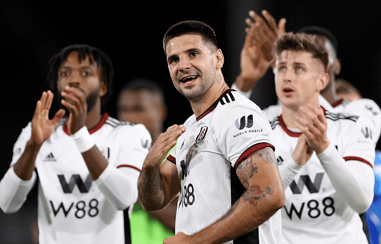 篮球火箭旧将回归休城，粉丝热烈欢迎（火箭旧将重返休城，球迷热情相迎）