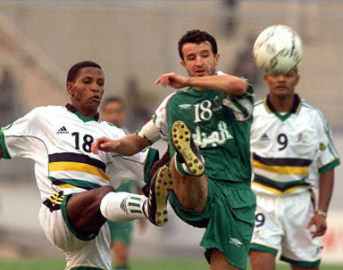 亚历山大半场高效表现，11中6拿下12分2板1助（亚历山大半场表现高效：11投6中贡献12分2板1助）